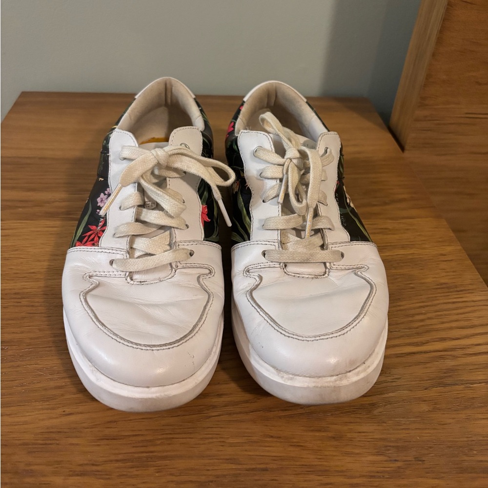 Cole Haan Floral White and Black Sneakers Size 8B Pre Loved - Picture 3 of 13